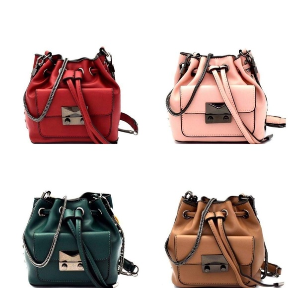 MINI BUCKET VEGAN LEATHER SHOULDER BAG in black - Picture 8 of 8